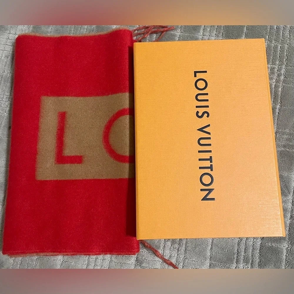 Louis Vuitton Cashmere Muffler Unisex